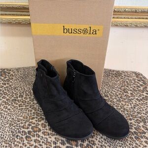 Bussola Women's Suede Black Ankle Boots